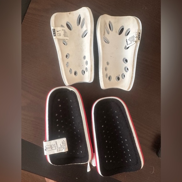 Youth Soccer Shin Guards Size Small - Picture 2 of 2